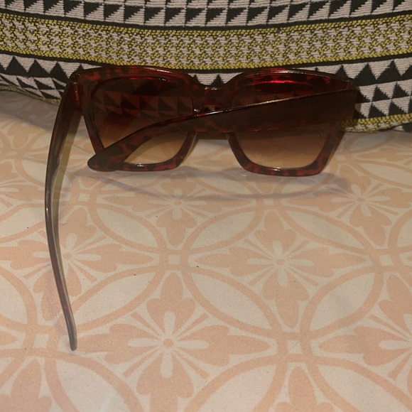 Sunglasses - Picture 3 of 6
